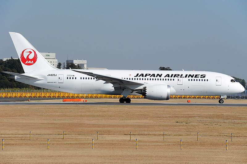 JAL Airlines 787 taxing. A white plane viewed from the side. Toshi Aoki - JP Spotters, CC BY-SA 3.0 , via Wikimedia Commons